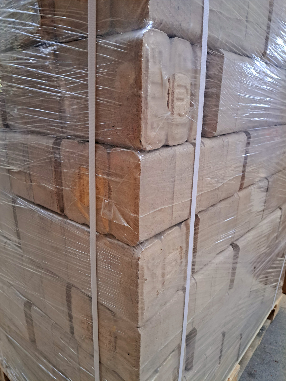 960kg Würfel-Mischholz-Briketts