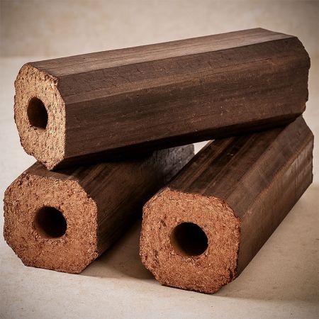 Pini Kay-Briketts (NL) – halbe Palette, 48 Säcke à 10 kg (480 kg) - Stimmungsfoto